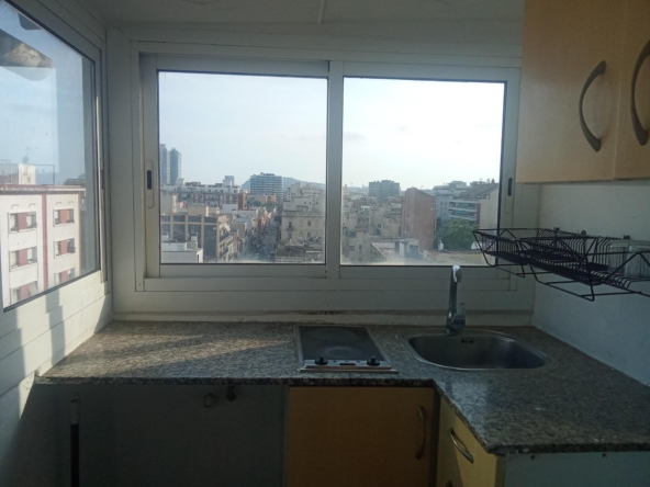 Ático en venta en Poblenou. Excelente oportunidad de inversión