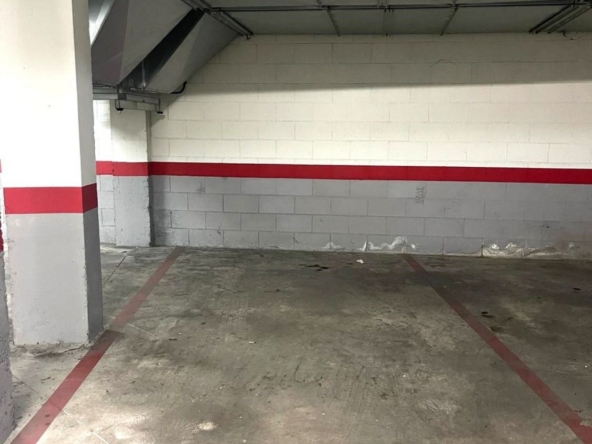 PARKING COCHE COMPACTO, GRANDE O SUV EN LLERONA