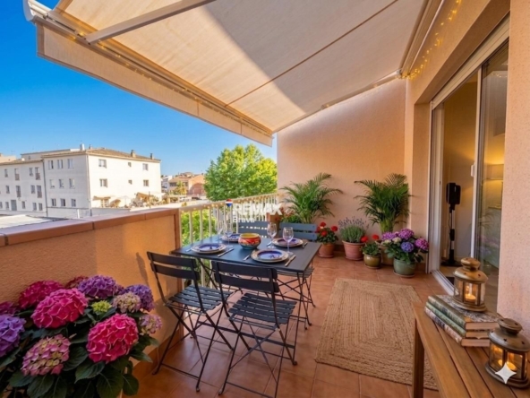 Exclusivo ático con solárium en Empuriabrava, luminosidad, confort y vistas despejadas en el sector Alberes