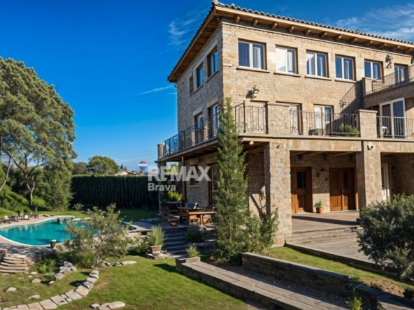 Celrà | Vivienda de grandes dimensiones con jardín, piscina y planta independiente