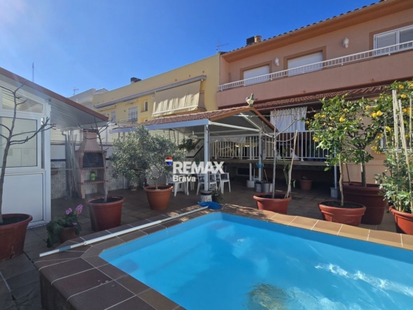 Pineda de Mar | Amplia vivienda con piscina privada, ascensor y garaje a pocos minutos de la playa