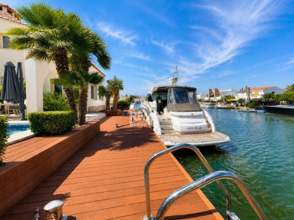 Villa exclusiva con amarre de 24 metros en Santa Margarida, Roses
