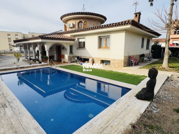 Montilivi, Girona | Villa independiente con piscina privada y amplio terreno
