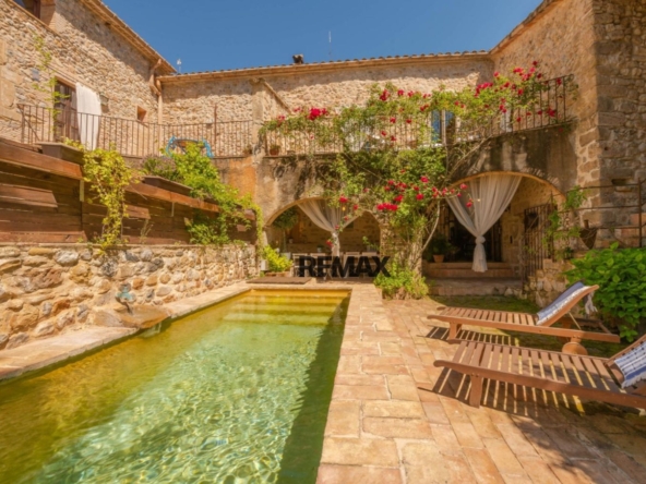 VILEH01- Vilert | Casa de pueblo con piscina y más de 500 m² entre el Empordà y el Pla de l’Estany