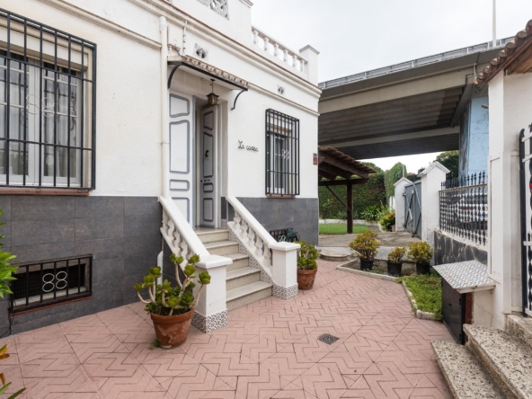Casa a tres vientos todo en planta baja y con enorme jardín privado en Montcada i Reixac