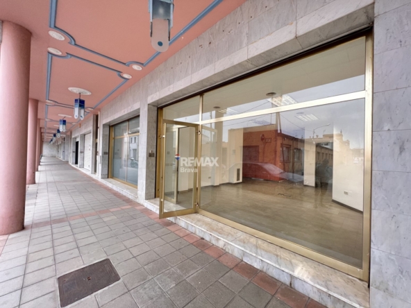 Local comercial de 200 m² con excelente visibilidad en La Bisbal d’Empordà