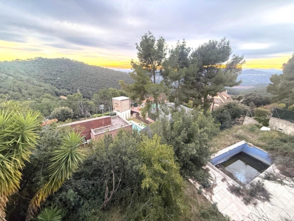 CASA SEMINUEVA 4 HABITACIONES Y 3 BAÑOS CON JARDÍN Y PISCINA EN EL SERRAT DE L' AMETLLA