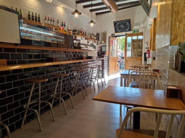 TRASPASO DE BAR TOTALMENTE EQUIPADO