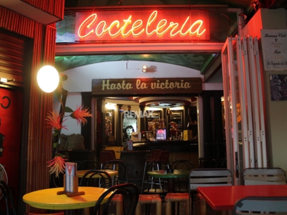 Empuriabrava | Traspaso de emblemático Cocktail Bar con 21 años de trayectoria y clientela consolidada