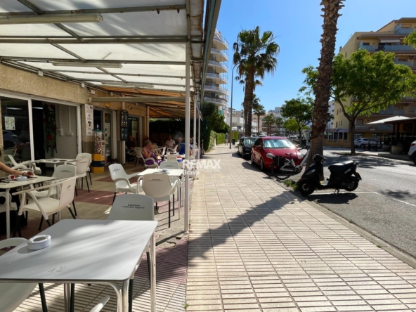 Roses, Santa Margarita: TRASPASO 249.000 €. Se traspasa una panadería - cafetería en pleno funcionamiento