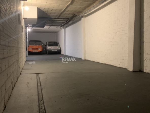 Roses | Amplio garaje de 70 m² con capacidad para varios vehículos