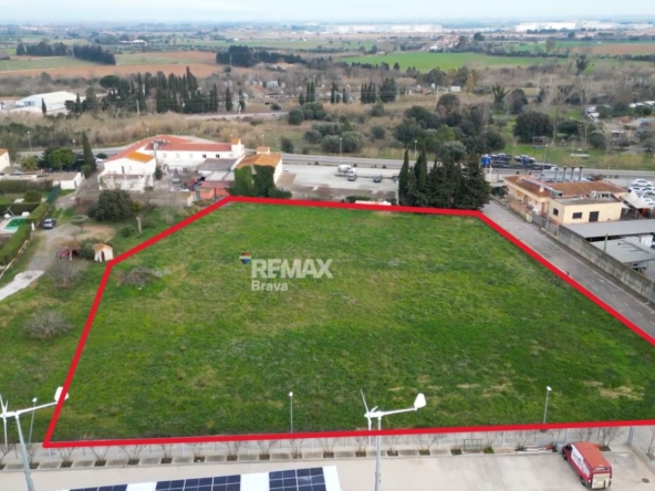 Figueres, Vilafant | Gran oportunidad de inversión: solar comercial y hostelero de 5.500 m²