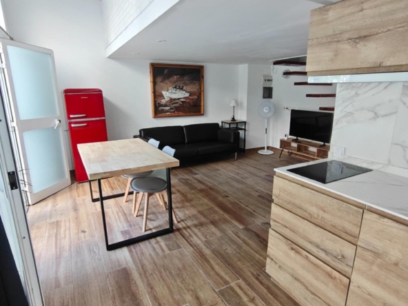 Local estudio Oficina Reformada completamente equipado y Lumínosa libre en alquiler en Sants Badal Les Corts parking intenet coworking metro y bus optima comunicacion privacidad y seguridad