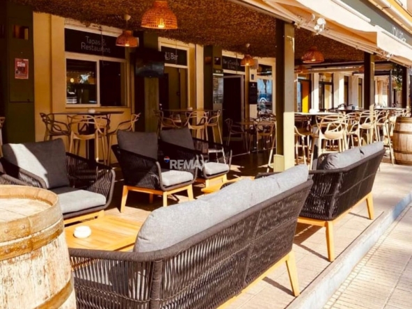 Roses | Santa Margarida:TRASPASO 85.000 €, de bar-restaurante en funcionamiento a 50 metros de la playa