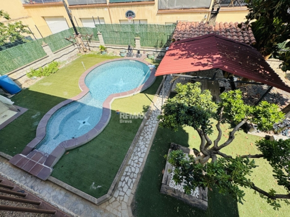 Amer | Exclusiva vivienda familiar de 6 habitaciones con piscina privada