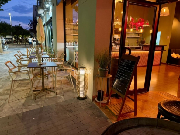 Roses Centro | TRASPASO 40.000 €. Traspaso de reconocido bar de tapas, bodega y cafetería a solo 300 metros de la playa