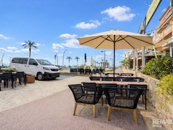 Empuriabrava | Traspaso de restaurante bar en primera línea de mar con alta rentabilidad