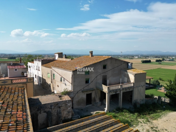 El Far d'Empordà | Masía para restaurar con gran potencial de desarrollo a 5 minutos de Figueres
