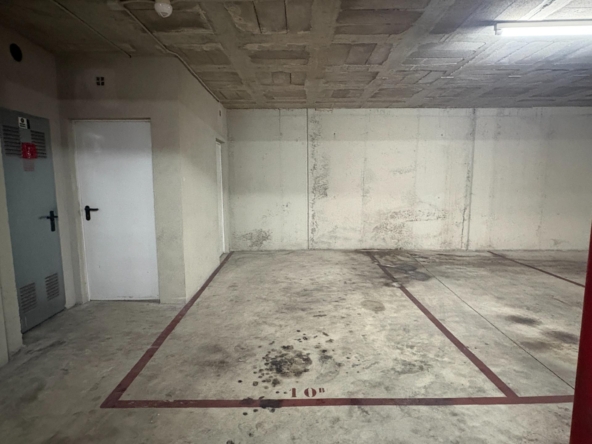 Oportunidad de inversión: 3 plazas de garaje en venta en Terrassa