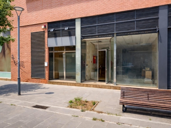 Gran local comercial de 590 m² en Via Europa – Una inversión con múltiples posibilidades de negocio